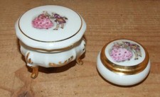 2 Petites boites en porcelaine de Limoges à décor de scène galante