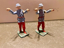 QUIRALU COFALU  LOT DE 2 SOLDATS CROIX ROUGE en plomb marqué BF jouet ancien