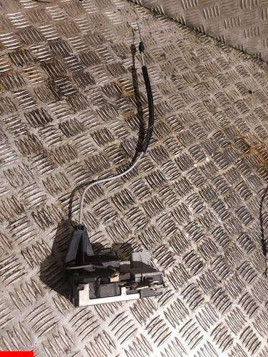 Serrure fermeture porte avant