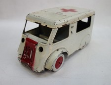 Ambulance Renault en tôle JAN