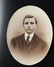 Grande Photographie Portrait en Médaillon Jeune Homme en Costume 1900 Signé