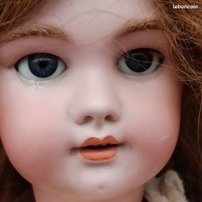 Très ANCIENNE POUPÉE a