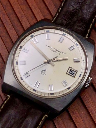 Girard perregaux date cal - girard,
