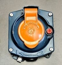 Socle saillie prisinter Martin Lunel IP44 - 16A - 200/250 v~ - 2P+T 054104