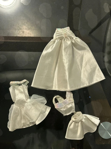 Lot vêtements barbie - vêtements,