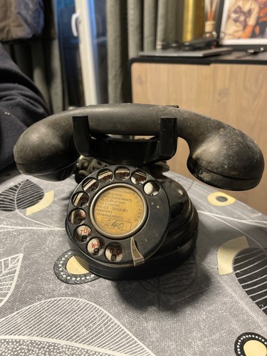 Ancien telephone cadran - à,