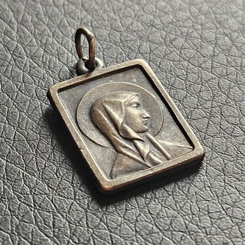 Médaille rectangulaire vierge