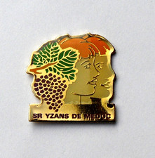 RNT S/ Pin's  SR Yzans de Medoc raisin vignoble