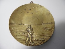 Art Déco XXème: Plaque ronde avec bélière à suspendre en bronze doré "Le semeur"