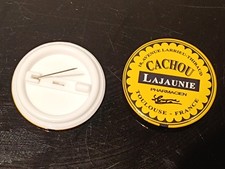 Pin's Pins badge Cachou