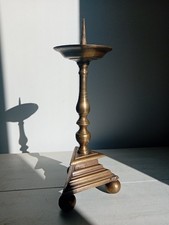 Pique cierge tripode en bronze