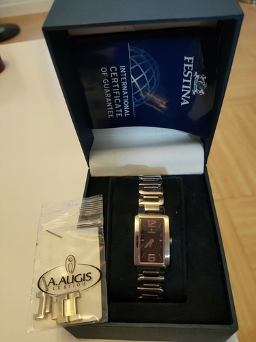 Jolie montre pour femme - pour, marque