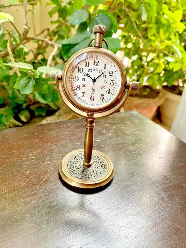 Belle horloge bureau - de,