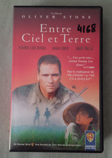 ENTRE CIEL ET TERRE en VHS - Olivier Stone , Tommy Lee Jones