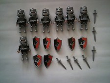 LOT DE PLAYMOBIL   * 7 CHEVALIERS DU FAUCON ROUGE ET NOIR + ACCESSOIRES *