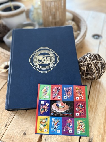 Classeur de timbres - 📬,