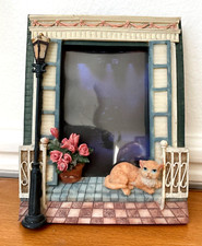 Adorable Cadre photo décor bas relief Chat allongé en résine 14 x 17,5cm Superbe