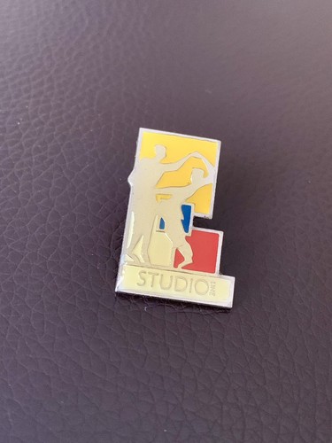 Pin studio line version - pin’s,