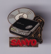 RARE PINS PIN'S .. MUSIQUE MUSIC SOUND SON HIFI DISQUE LASER COMPACT SANYO ~FM