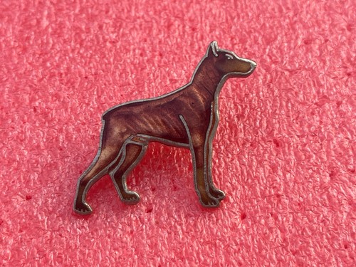 T39 pins chien doberman - doberman, guard