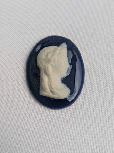 Médaillon camée porcelaine