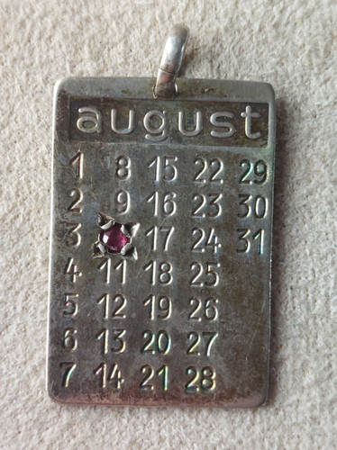 Ancien pendentif calendrier