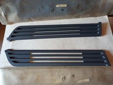 2 garnitures plastiques neuves