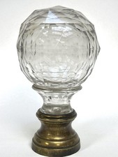 ANCIENNE GROSSE BOULE D'ESCALIER EN CRISTAL TAILLE A FACETTES