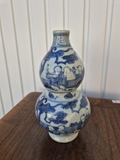 Vase chinois XIXe siècle en porcelaine bleue et blanche – forme double gourde 
