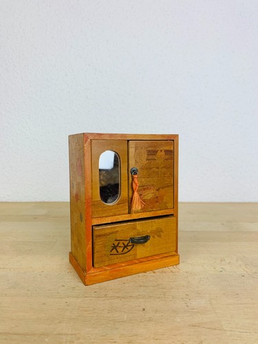 Petite armoire poupée - de,