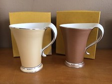LOT DE 2 GRANDES TASSES MUGS