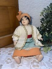 Poupée en Porcelaine Articulée Collection Poupées du Monde Tenue Tradi Libanaise