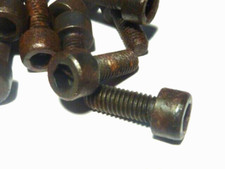 2 vis fixation porte bidon