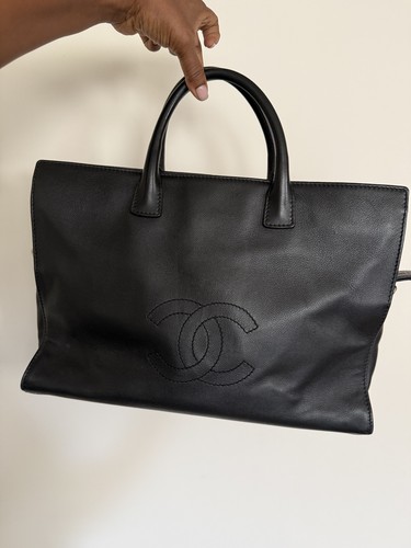 Chanel black leather logo - cc,