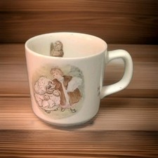 jolie Tasse Wedgwood Mrs