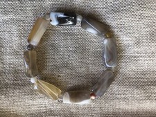 Bracelet de pierres d'agate taillées
