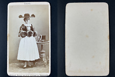 Czichna, Innsbruck, Costume