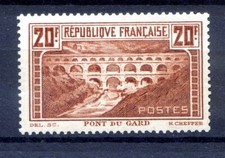 050425 TIMBRE FRANCE PONT DU GARD N° 262A neuf charnière