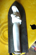 Très belle vierge a l'enfant en biscuit sur socle fer forgé en ogive