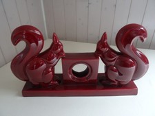 Ecureuils pendule sur socle