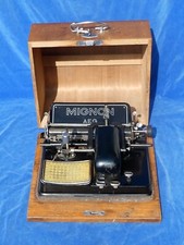 CURIOSITE Curiosity ! MACHINE A ECRIRE ANCIENNE Old typewriter - AEG MIGNON