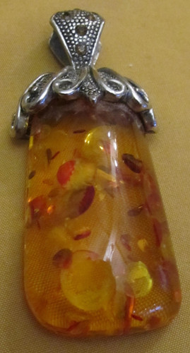 Joli pendentif ambre vintage