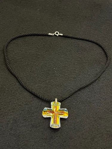 Collier pendentif croix