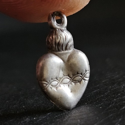 Breloque cœur sacré argent
