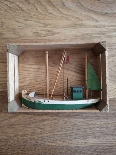 Bateau miniature voilier - , en
