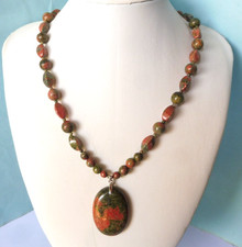 Collier fin en Unakite
