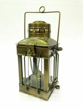 Ancienne lampe à pétrole en