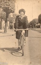 BK239 Carte Photo vintage card RPPC Femme vélo bicyclette route 