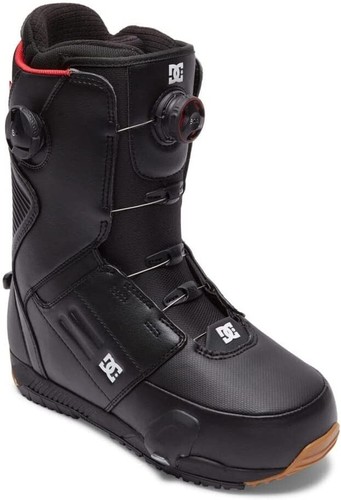 Men control step on - step,