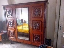 armoire penderie et rangement en bois couleur marrons bon état